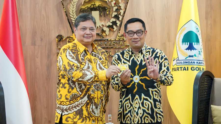 Ketua Umum Airlangga Hartarto bersama kader Ridwal Kamil. (Dok: Golkar)