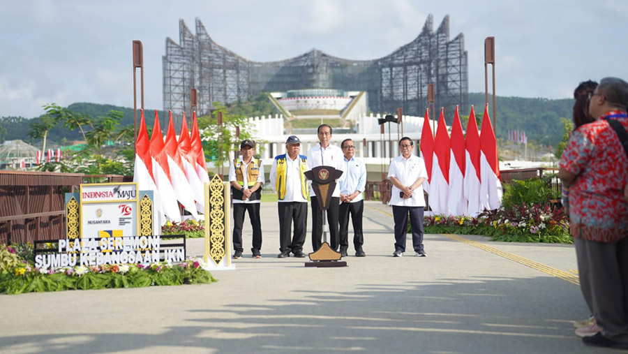 Presiden Jokowi meresmikan Plaza Seremoni Sumbu Kebangsaan di Kawasan Inti Pusat Pemerintahan Ibu Kota Negara (IKN), Rabu (14/8/2024). (Dok. PUPR)