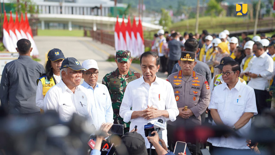 Presiden Jokowi meresmikan Plaza Seremoni Sumbu Kebangsaan di Kawasan Inti Pusat Pemerintahan Ibu Kota Negara (IKN), Rabu (14/8/2024). (Dok. PUPR)