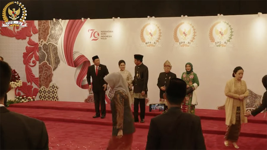 Foto bersamaPresiden Jokowi dan Wapres Ma'ruf Amin sebelum Sidang Tahunan MPR RI dan pidato kenegaraan, Jumat (16/8/2024).(Youtube DPR)