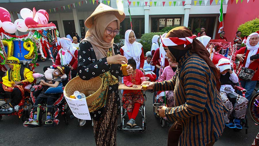 Pawai ini sebagai bagian dari perayaan HUT ke-79  Kemerdekaan Republik Indonesia (RI). (Bloomberg Technoz/Andrean Kristianto)