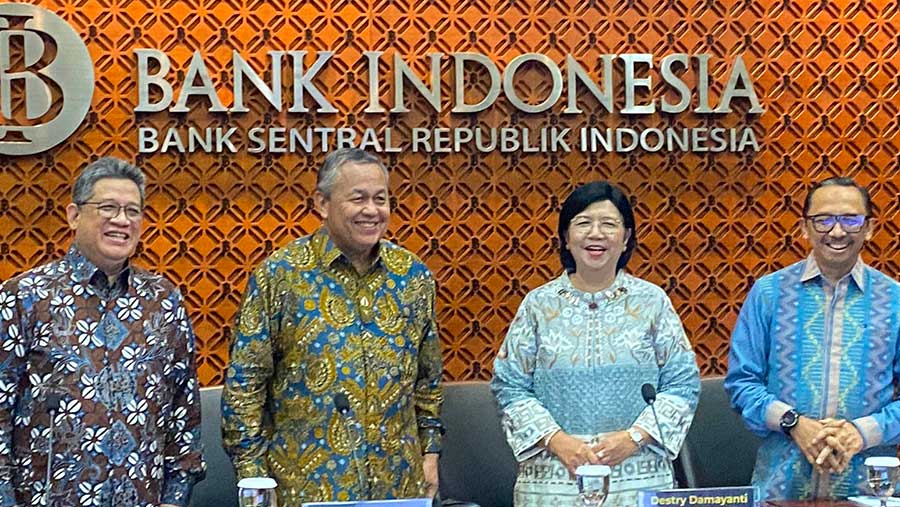 Gubernur Bank Indonesia, Perry Warjiyo saat konfresin pers RDG. (Bloomberg Technoz/Azura)