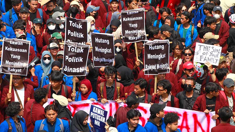 Aksi Mahasiswa di depan gedung DPR (Bloomberg Technoz/Andrean Kristianto)