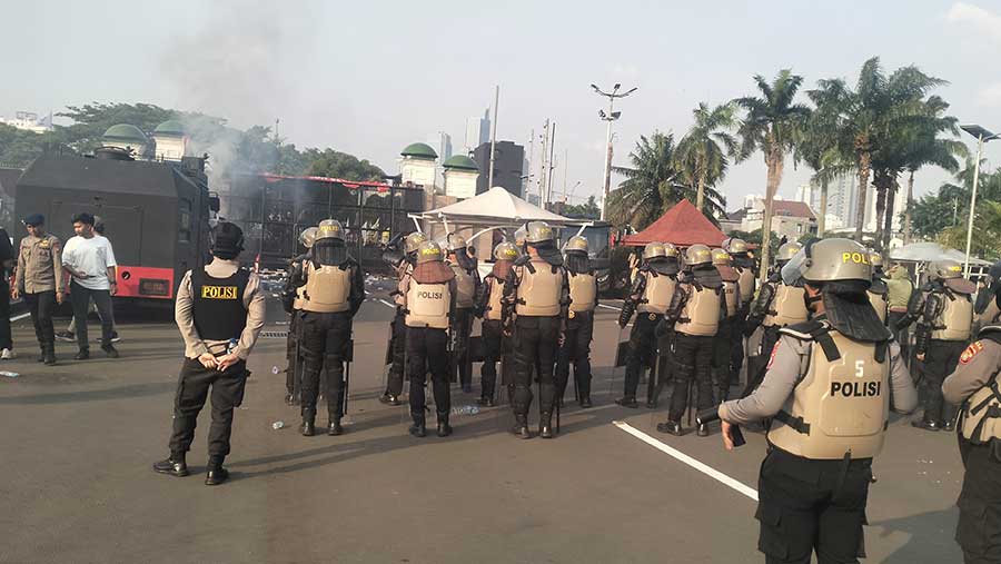 Barikade di depan gedung utama DPR RI ((Bloomberg Technoz/Ibnu Affan)