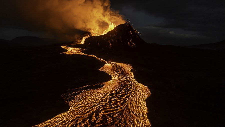 Letusan gunung berapi di Islandia. (Sumber: Bloomberg)