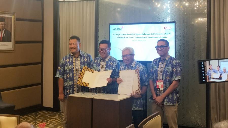 Penandatangan MoU SKKL PT Telin Indonesia Internasional dan PT Indosat Tbk, Rabu (28/8/2024). (Dok: Sultan Ibnu Affan/Bloomberg Technoz)