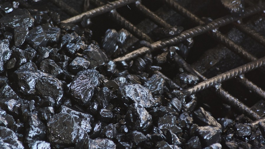 Coal falls through a sorting grate at a coal mine. Photographer: Waldo Swiegers/Bloomberg