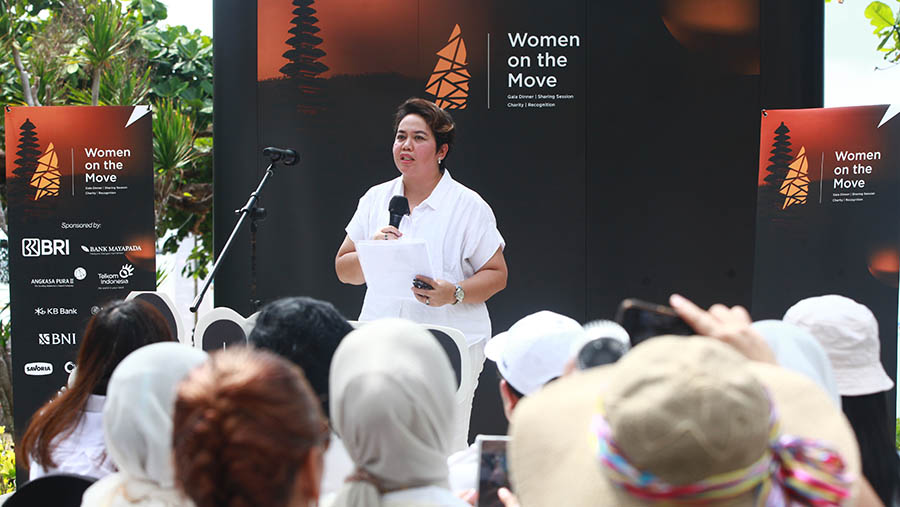 Pimcab Bank Mayapada Denpasar, Julianti Turnip sebelum pelepasan Tukik dalam acara Women on the Move di Bali, Sabtu (31/8/2024). (Bloomberg Technoz)