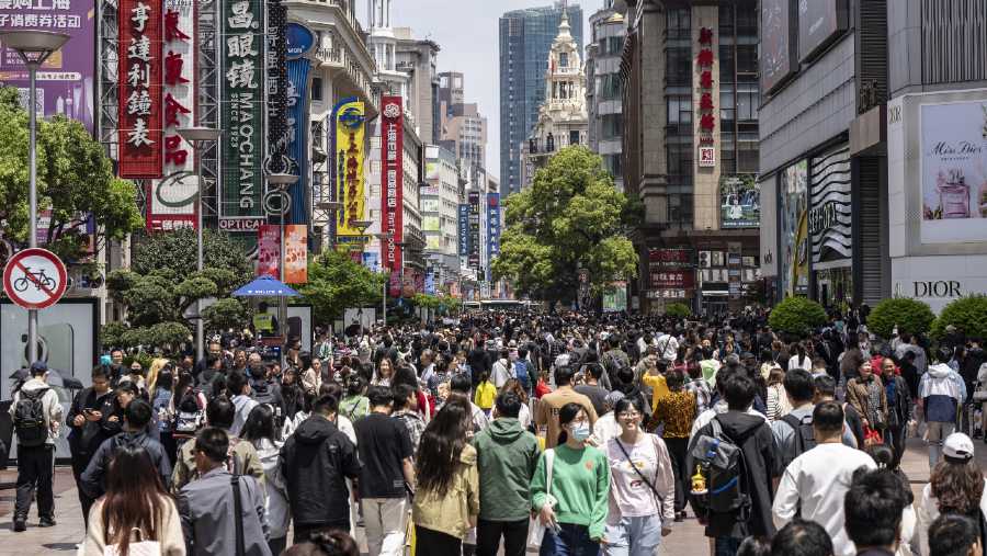 Suasana di tengah kota di China. (Dok: Bloomberg)