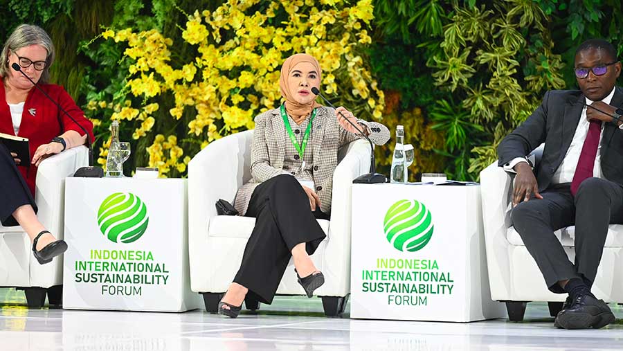 Direktur Utama Pertamina Nicke Widyawati menjadi pembicara pada Indonesia International Sustainability Forum 2024 di JCC Senayan, (5/9/2024).