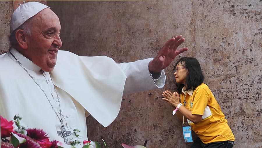 Sebanyak ribuan orang berpartisipasi dalam misa akbar bersama Paus Fransiskus. (INDONESIA PAPAL VISIT COMMITTEE/HENDRA A SETYAWAN)