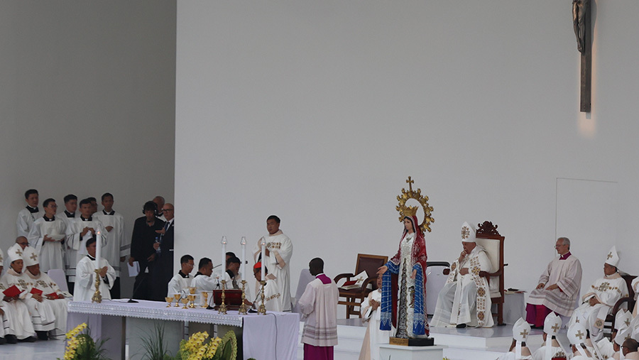 Perayaan ekaristi bersama Paus Fransiskus di Stadion GBK, Kamis (5/9/2024). (INDONESIA PAPAL VISIT COMMITTEE/WISNU WIDIANTORO)