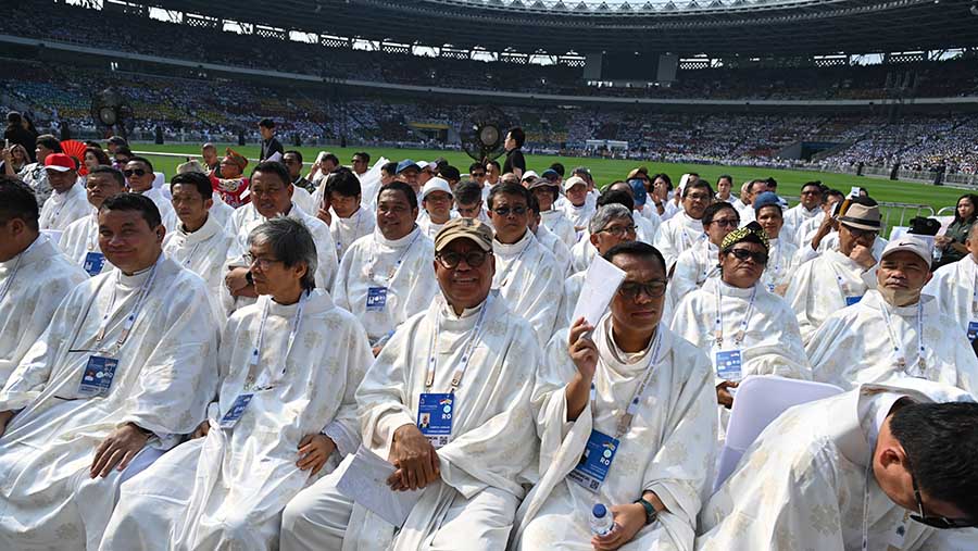 Lebih dari 1.000 orang terlibat menjadi petugas liturgi saat misa akbar bersama Paus Fransiskus. (INDONESIA PAPAL VISIT COMMITTEE/RADITYA HELABUMI)