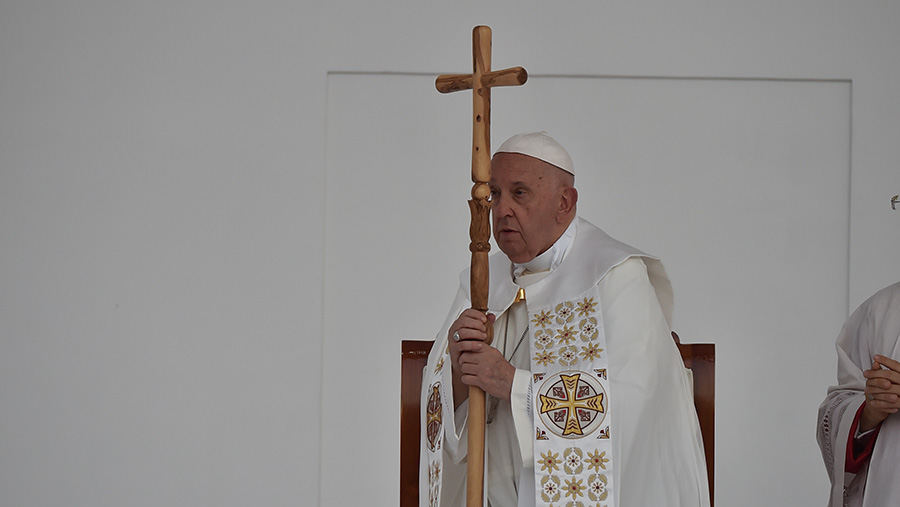 Misa dimulai sekitar pukul 16.30 WIB. (INDONESIA PAPAL VISIT COMMITEE/ AGUS SUPARTO)