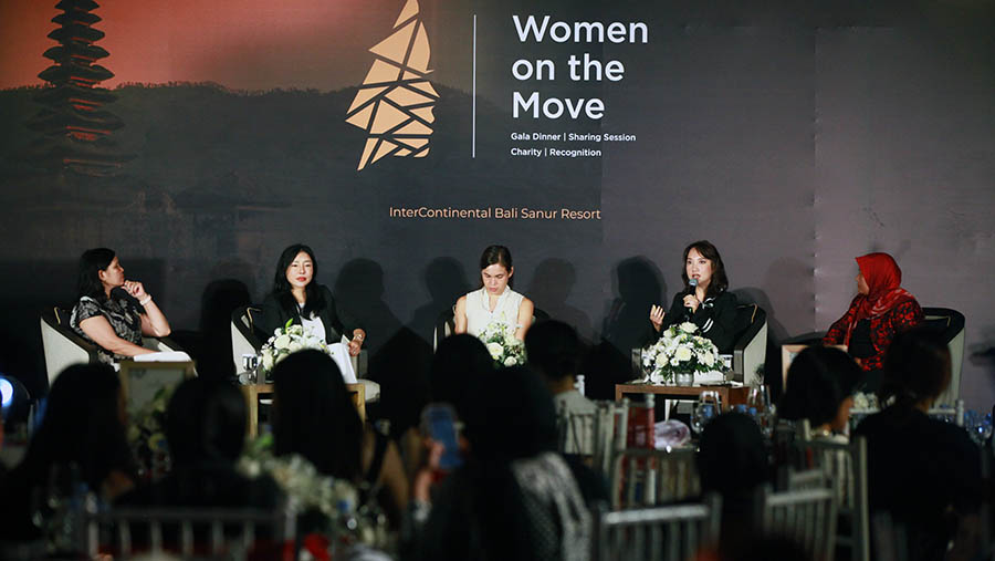 Suasana gala dinner Women on the Move di Bali, Sabtu (31/8/2024). (Bloomberg Technoz/Andrean Kristianto)