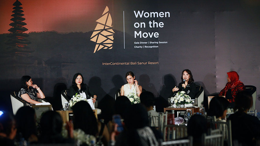 Suasana gala dinner Women on the Move di Bali, Sabtu (31/8/2024). (Bloomberg Technoz/Andrean Kristianto)