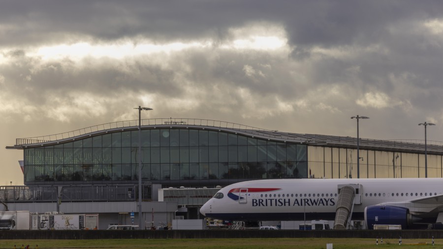 Ilustrasi bandara di London. (Bloomberg)