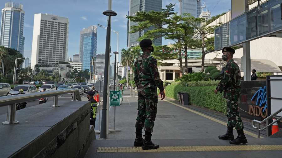 Tentara berjaga. (Bloomberg)