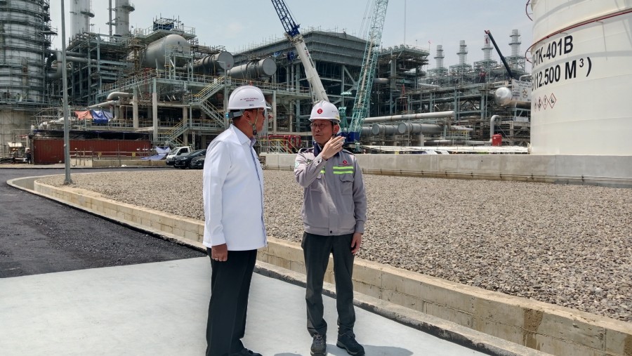 Kunjungan Menteri Investasi/Kepala BKPM ke pabrik PT Lotte Chemical Indonesia di Cilegon, Banten, Rabu (11/9/2024)./Bloomberg Technoz-Pramesti Regita