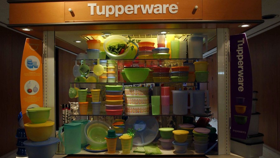 Produk-produk Tupperware./Bloomberg-Richard Sheinwald