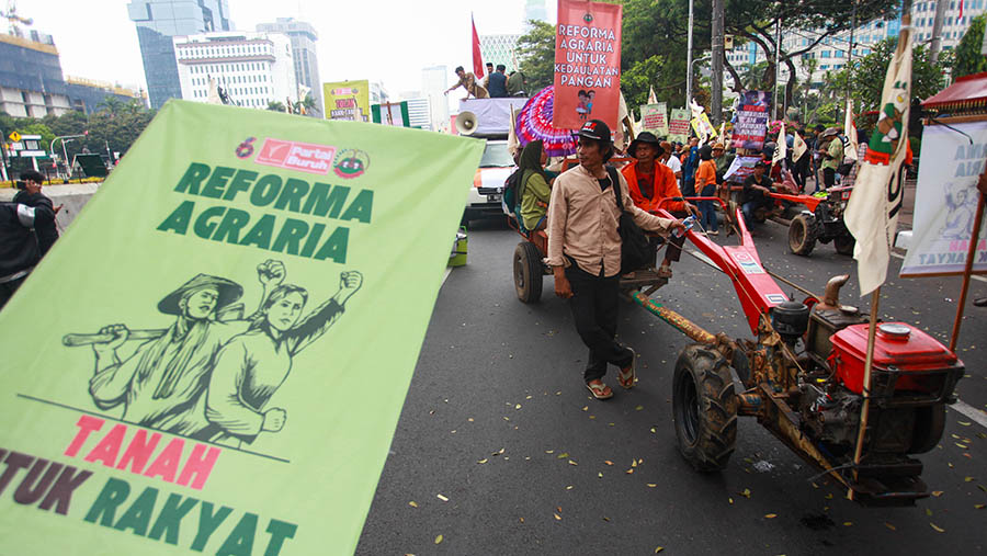 Selain di DPR demo juga dilakukan di kawasan Patung Kuda, Jakarta. (Bloomberg Technoz/ Andrean Kristianto)