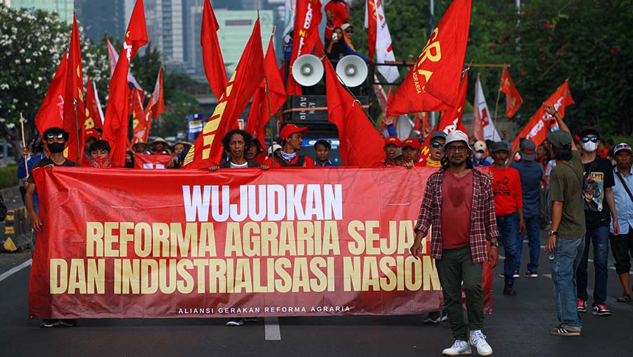 Dalam tuntutannya, buruh dan para petani mendorong evaluasi secara utuh terhadap pelaksanaan reforma agraria. (Bloomberg Technoz/ Andrean Kristianto)