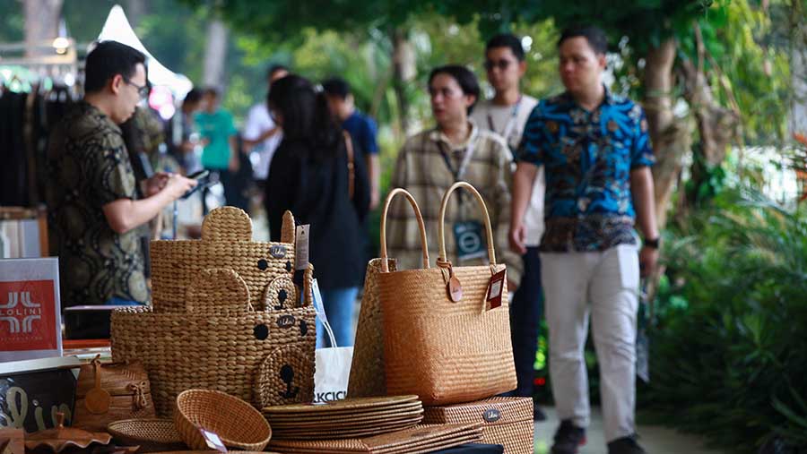 Pameran diikuti 200 tenant yang menampilkan produk fesyen, beauty & wellness, kriya, wastra, kuliner. (Bloomberg Technoz/Andrean Kristianto)