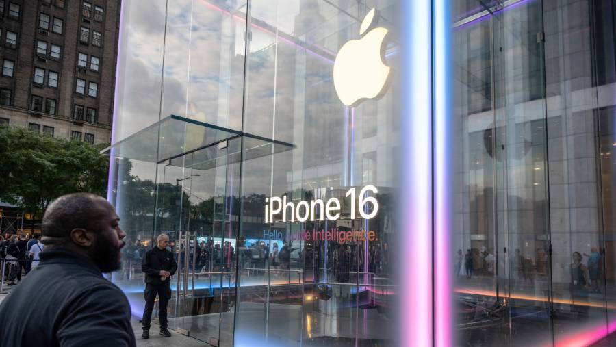 Jaringan ritel Apple saat penjualan perdana iPhone 16. (Bloomberg)