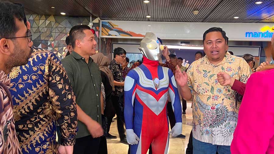 Ultraman di DPR (Dok. Istimewa)