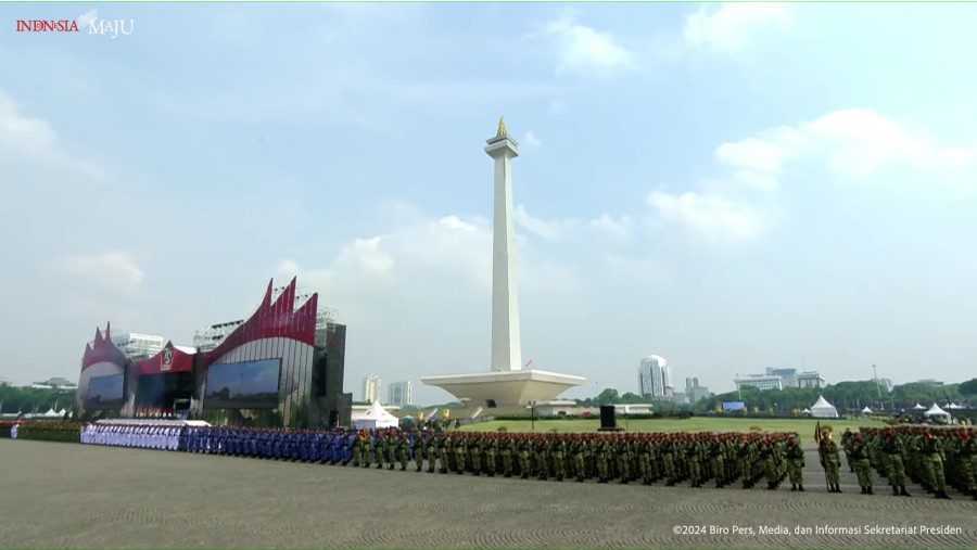 Suasana acara puncak HUT ke-79 TNI pada Sabtu di Lapangan Monas. (Tangkapan Layar Sekretariat Presiden)