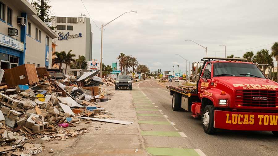 Badai Milton akan mendekati semenanjung Florida sebagai badai Kategori 4 yang dahsyat, (Tristan Wheelock/Bloomberg)