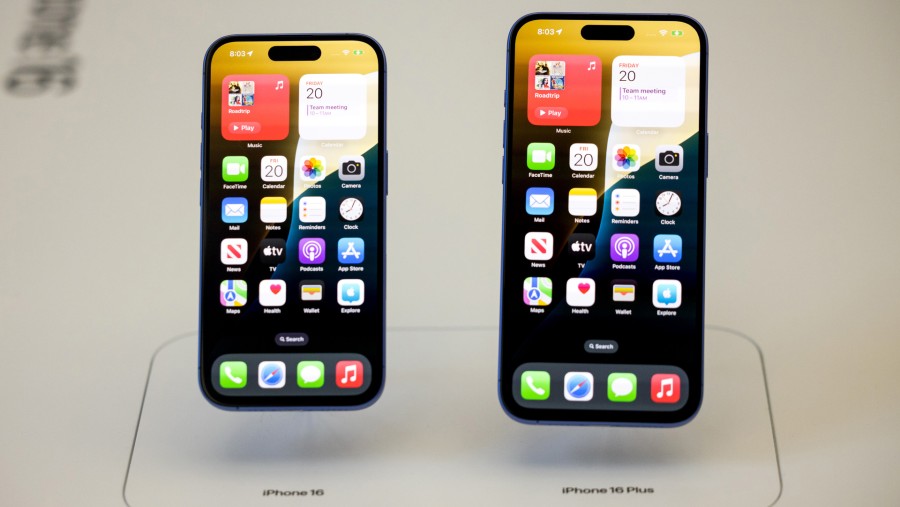 iPhone 16 dan iPhone 16 Plus. (Bloomberg)