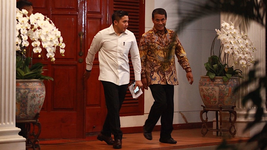 Mentan Andi Amran Sulaiman (kanan) usai bertemu dengan Prabowo Subianto di Kertanegara, Senin (14/10/2024). (Bloomberg Technoz/Andrean Kristianto)