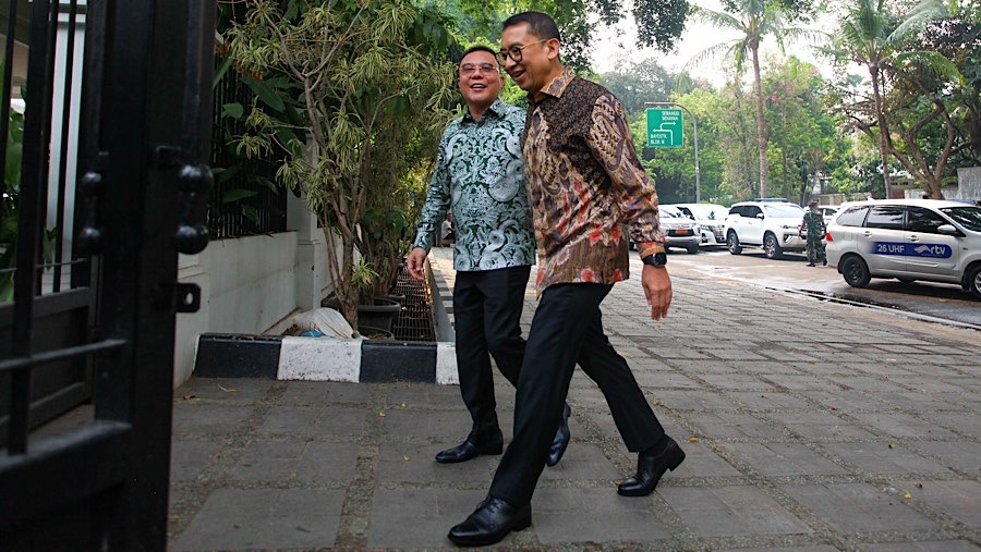 Wakil Ketua Umum Gerindra Fadli Zon bertemu dengan Prabowo Subianto di Kertanegara, Senin (14/10/2024). (Bloomberg Technoz/Andrean Kristianto)