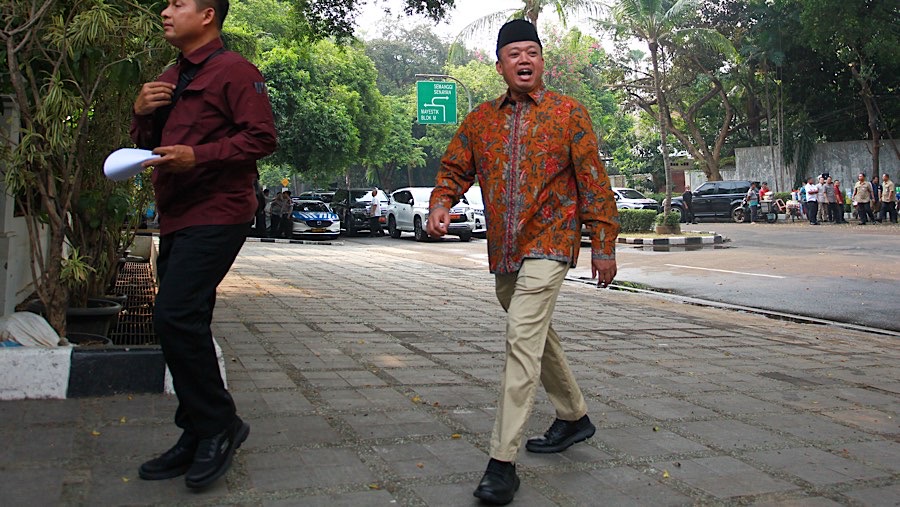 Politisi Golkar Nusron Wahid bertemu dengan Prabowo Subianto di Kertanegara, Senin (14/10/2024). (Bloomberg Technoz/Andrean Kristianto)