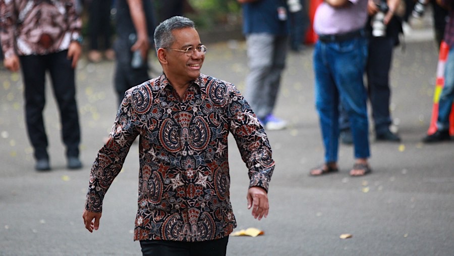 Wamen Keuangan Suahasil Nazara  di kediaman Prabowo Subianto, Kertanegara, Jakarta, Selasa (15/10/2024). (Bloomberg Technoz/Andrean Kristianto)