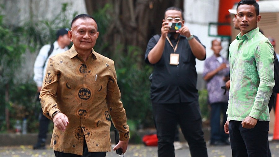 Mantan sekjen DPP Partai Golkar Letnan Jenderal TNI (Purn) Lodewijk F Paulus  di Kertanegara, Jakarta, Selasa (15/10/2024) (Bloomberg Technoz/Andrean)