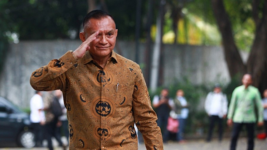 Mantan sekjen DPP Partai Golkar Letnan Jenderal TNI (Purn) Lodewijk F Paulus  di Kertanegara, Jakarta, Selasa (15/10/2024) (Bloomberg Technoz/Andrean)