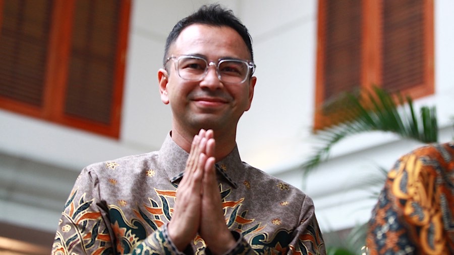 Selebritas Raffi Ahmad di kediaman Prabowo Subianto, Kertanegara, Jakarta, Selasa (15/10/2024). (Bloomberg Technoz/Andrean Kristianto)