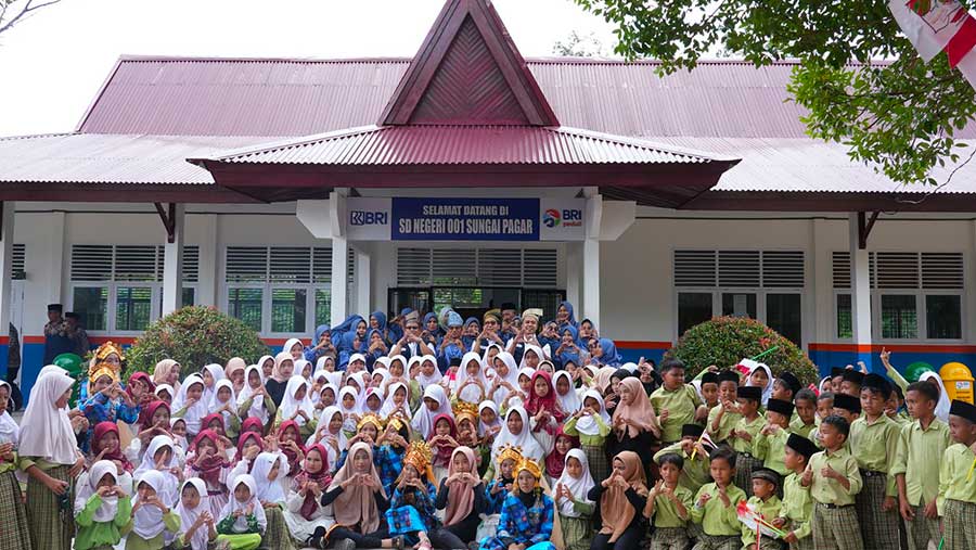 Dorong Kualitas Pendidikan dan SDM Unggul, “BRI Peduli Ini Sekolahku” Bantu Renovasi SDN 001 Sungai Pagar Riau (BRI)