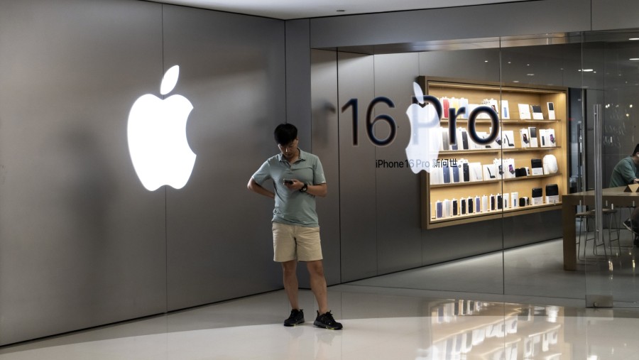 Suasana toko ritel penjual iPhone 16. (Bloomberg)