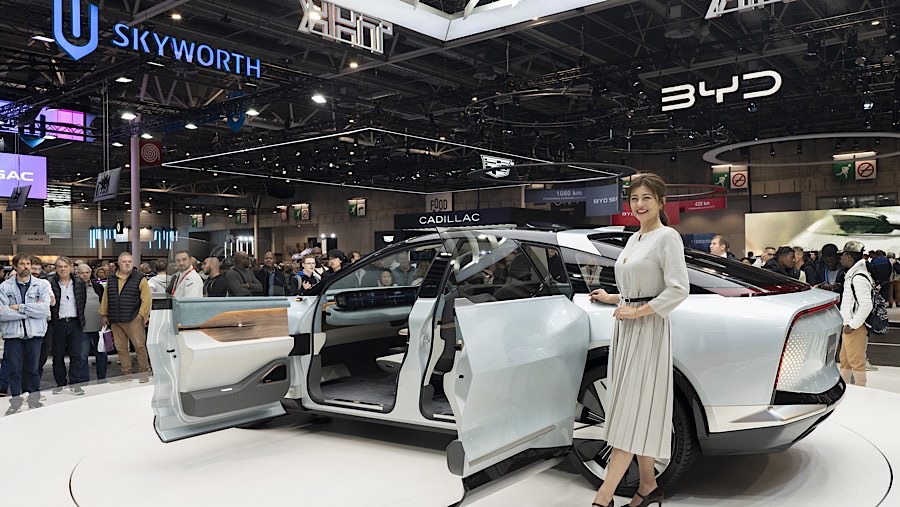 Prototipe kendaraan listrik THK LSR-05 di Paris Motor Show di Paris, Prancis, Selasa (15/10/2024). (Nathan Laine/Bloomberg)