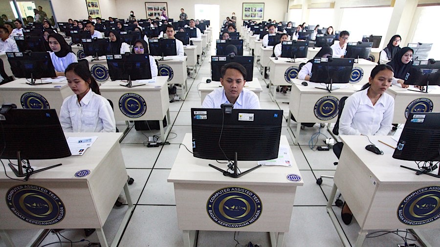 Seleksi Kompetensi Dasar (SKD) CPNS di Kantor Pusat Badan Kepegawaian Negara (BKN), Kamis (24/10/2024). (Bloomberg Technoz/Andrean Kristianto)