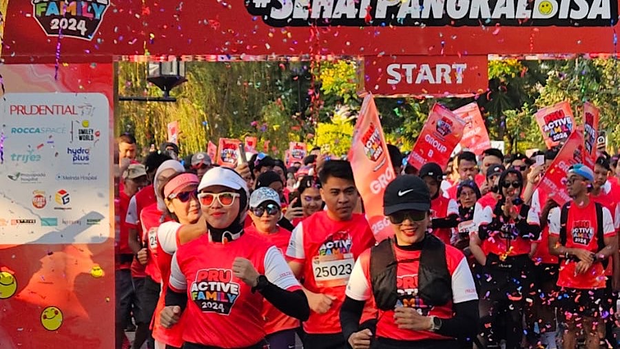 Tampak sejumlah peserta PRUActive Family 2024, termasuk Nirina dan Ernest Family yang akan mengikuti 5k Fun Run. Dok. Prudential)