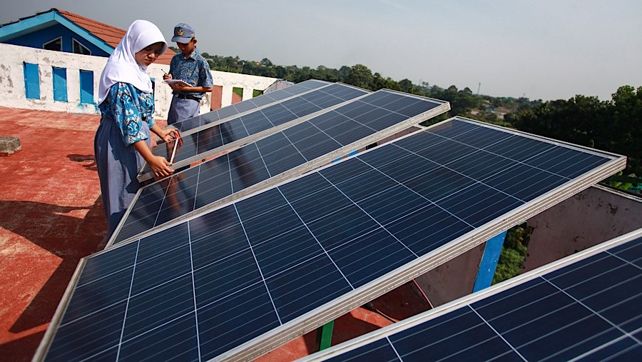 Panel surya semakin dikenal di masyarakat Indonesia, terutama dalam beberapa tahun terakhir. (Bloomberg Technoz/Andrean Kristianto)