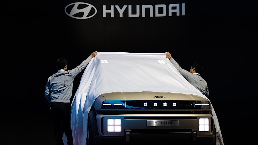 Initium, kendaraan hidrogen Hyundai ditampilkan selama acara peluncuran di Goyang, Korea Selatan, Kamis (31/10/2024). (SeongJoon Cho/Bloomberg)