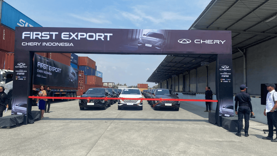 Ekspor perdana Chery Omoda 5 ke Vietnam dari Cikarang, Jumat (1/11/2024)./Bloomberg Technoz-Dovana Hasiana