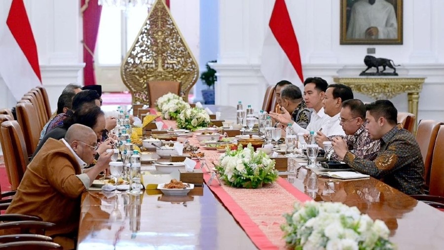 Presiden Prabowo Subianto gelar makan siang bersama para pimpinan KIM Plus di Istana Negara. (Dok @prabowo)