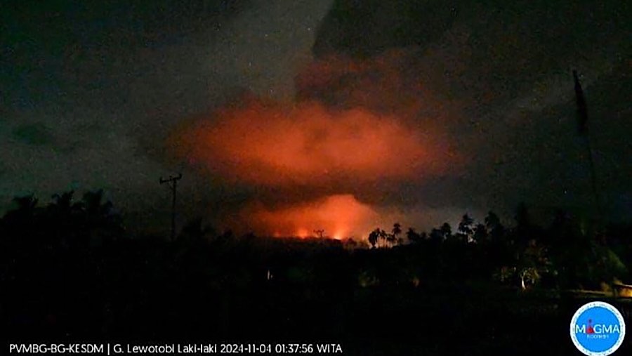 Kondisi Gunung Lewotobi Laki-Laki pukul 01:37:56 WITA, Senin (4/11/2024) (Dok. PVMBG KESDM)