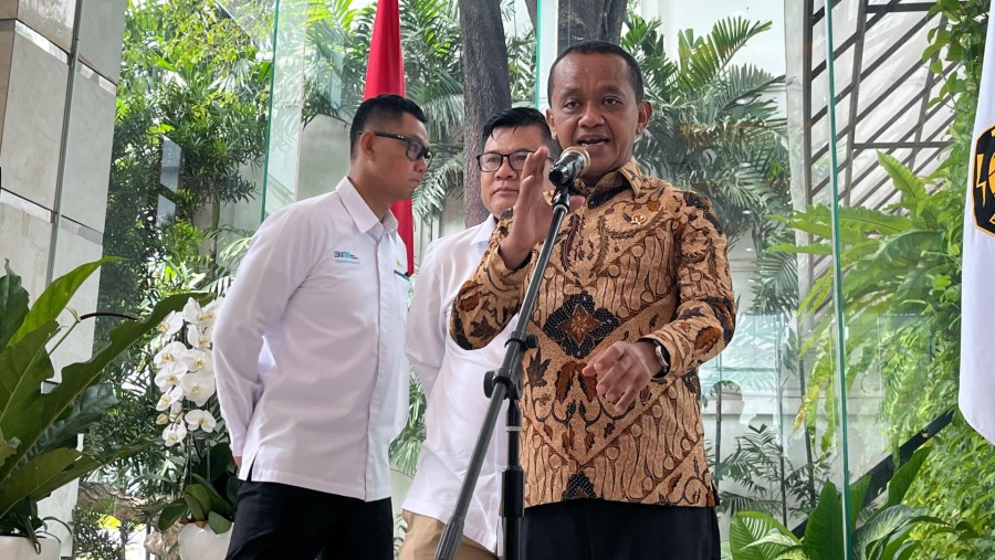 Menteri ESDM Bahlil Lahadalia saat konferensi pers kebijakan subsidi energi, Senin (4/11/2024)./Bloomberg Technoz-Dovana Hasiana